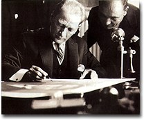 ATATÜRK GELECEĞİ Mİ GÖRÜYORDU?